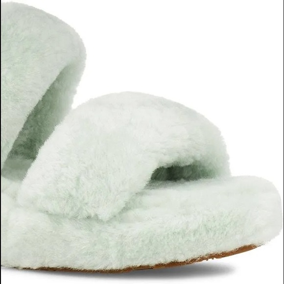 COPY - UGG Oh Yeah slippers/slides - Picture 3 of 3